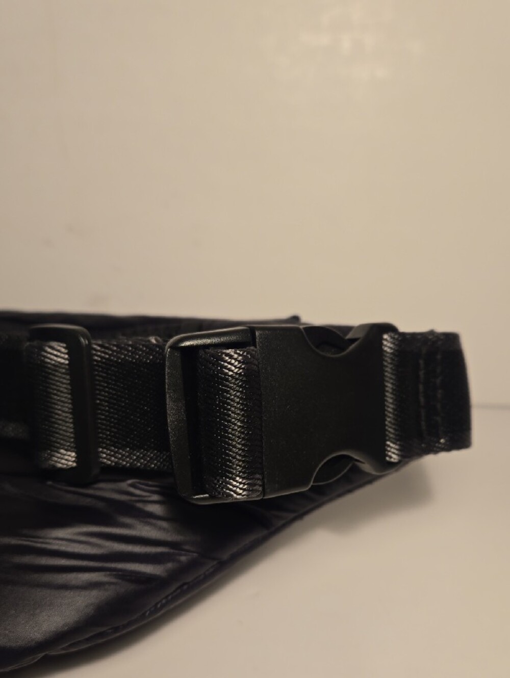 Oliver Thomas Mega Fluff Black Men's Nylon Waist Bag - Picture 7 of 8